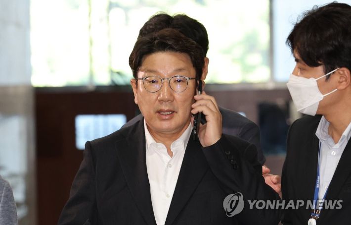 (서울=연합뉴스) 하사헌 기자 = 국민의힘 권성동 원내대표가 27일 오후 서울 여의도 국회에서 열린 비대위원 간담회에 참석하고 있다. 2022.8.27 toadboy@yna.co.kr 연합뉴스