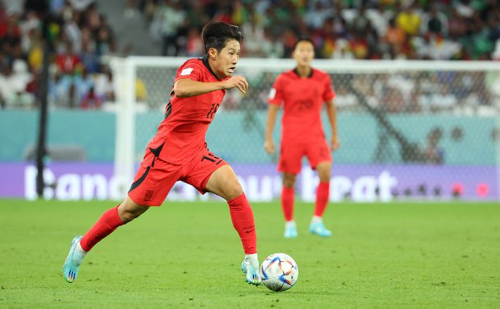 드리블을 시도하는 이강인. 연합뉴스