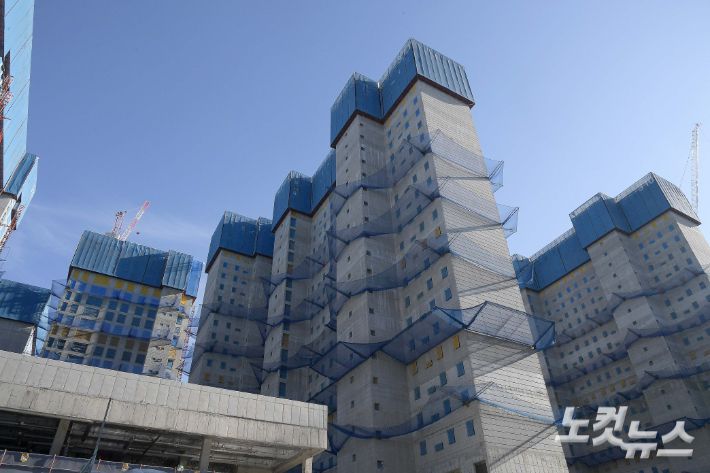 화물연대 총파업으로 건설자재 공급 차질을 빚고 있는 서울 한 재건축 건설공사 현장. 박종민 기자