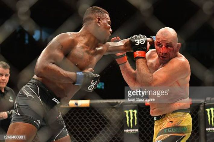 자마할 힐과 맞붙은 글로버 테세이라(오른쪽). UFC 제공/게티이미지