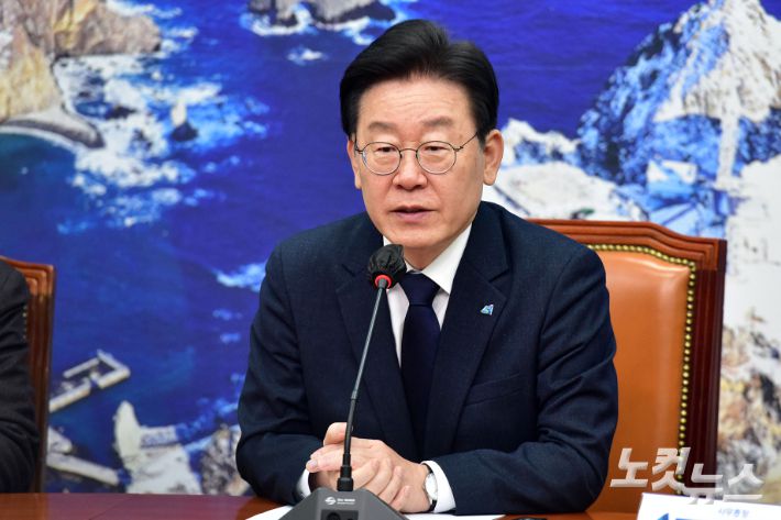 26일 서울 여의도 국회에서 열린 난방비 폭탄 민주당 지방정부·의회 긴급 대책회의에서 이재명 대표가 발언을 하고 있다. 윤창원 기자