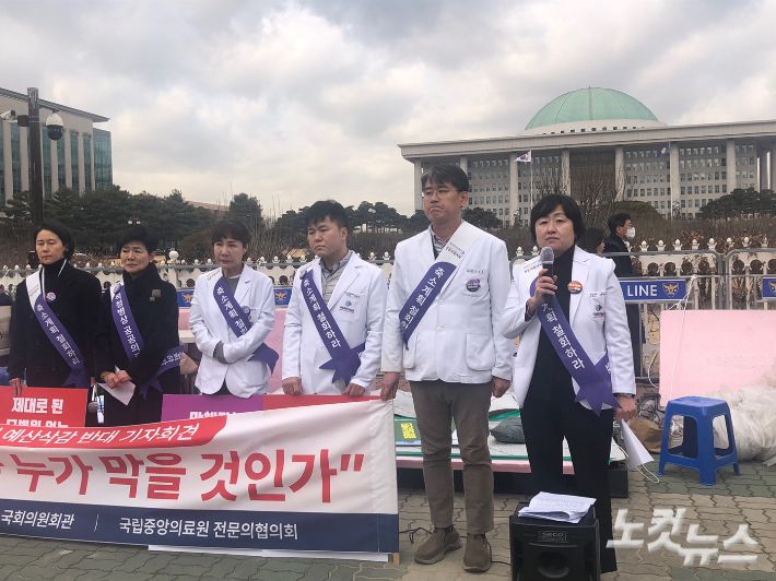 취재진 질의에 답변하고 있는 최안나 중앙난임·우울증상담센터장. 이은지 기자