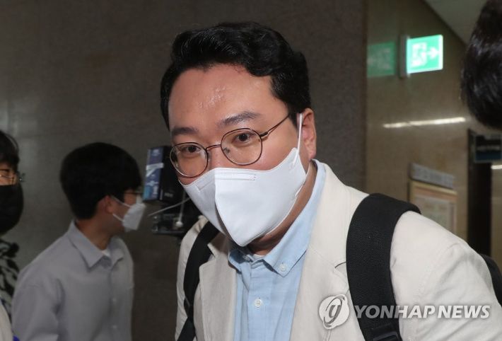 (서울=연합뉴스) 하사헌 기자 = 국민의힘 천하람 혁신위원이 5일 오후 국회에서 비공개로 열린 혁신위원회 전체회의에 참석하고 있다. 2022.9.5 [국회사진기자단] toadboy@yna.co.kr 연합뉴스