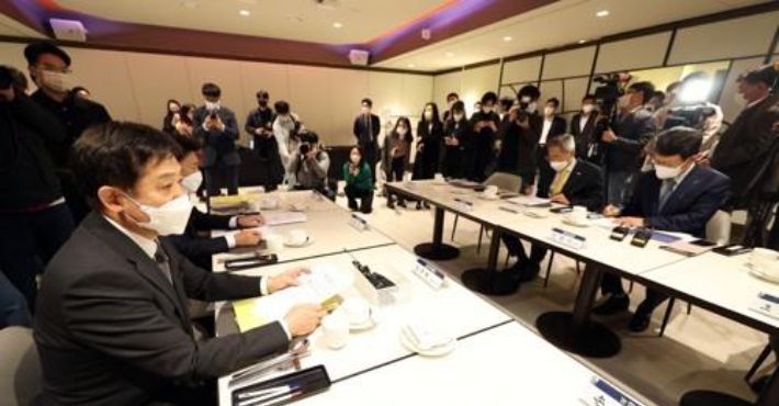 금융위원장-5대 금융지주 회장 간담회. 연합뉴스