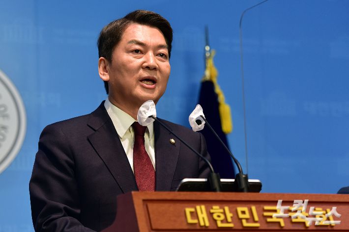 국민의힘 안철수 당대표 후보가 3일 서울 여의도 국회 소통관에서 전당대회 관련 기자회견을 하고 있다. 윤창원 기자