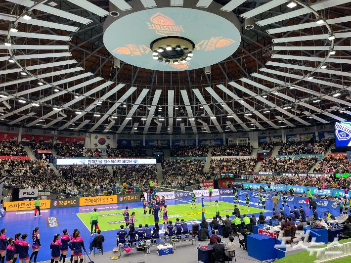 7일 현대건설과 흥국생명 경기가 열린 경기도 수원체육관. 수원=김조휘 기자