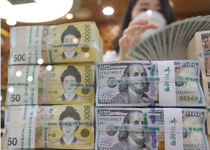 원화와 달러화. 연합뉴스