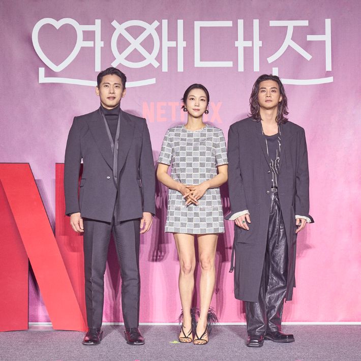 지난 8일 서울 용산구 CGV 용산아이파크몰에서 열린 넷플릭스 오리지널 시리즈 '연애대전' 제작발표회에 참석한 유태오, 김옥빈, 김지훈. 넷플릭스 제공
