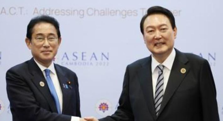 윤석열 대통령과 기시다 후미오 일본 총리. 연합뉴스