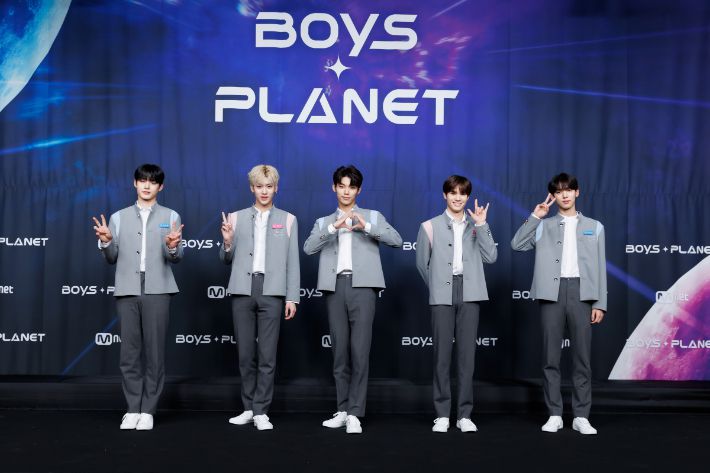 '보이즈 플래닛' 2차 글로벌 투표 생존 연습생 2조 김지웅, 리키, 이정현, 제이, 한유진. 엠넷 제공