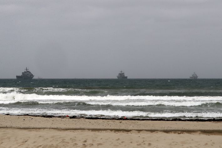 쌍룡훈련에 참가하기 위해 포항 앞바다에 떠 있는 해군 함정들. 연합뉴스