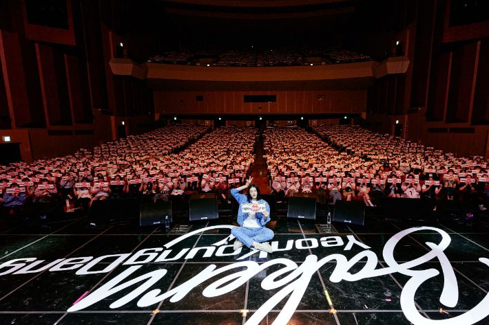 '배구 여제' 김연경이 지난 20일 서울 광운대 동해문화예술관 대극장에서 첫 단독 팬 미팅 '베이커리 연경당'을 열었다. 김연경이 경기장이 아닌 공연장에서 팬들과 만난 건 이날이 처음이다. 라이언앳