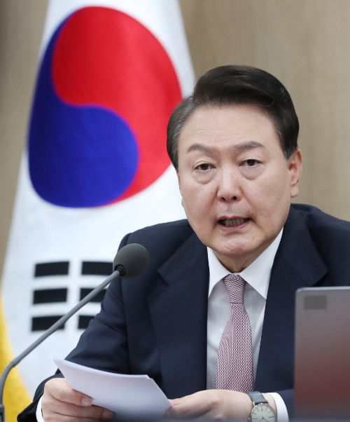 윤석열 대통령이 23일 서울 용산 대통령실 청사에서 열린 국무회의에서 발언하고 있다. 연합뉴스