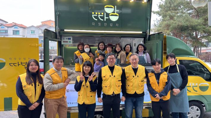 따밥처치는 지난 1월28일 연합교회들과 출범식을 갖고 '따뜻한 밥차' 사역을 시작했다.