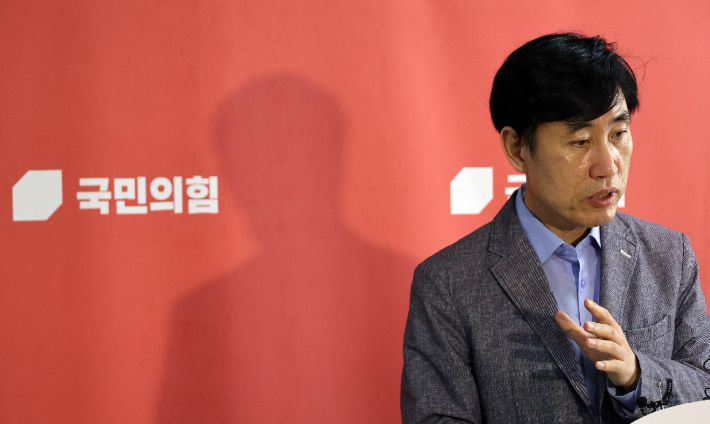 하태경 국민의힘 시민단체 선진화특위 위원장이 국회에서 특위 회의 결과를 설명하는 모습. 연합뉴스