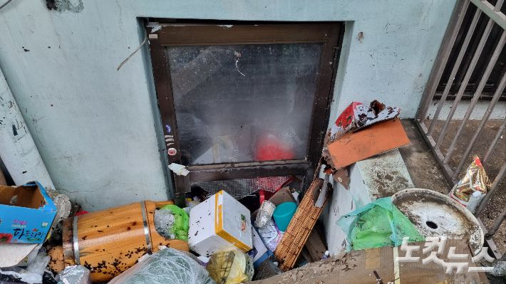 지난해 인명사고가 났던 동작구 반지하 주택. 김정록 기자
