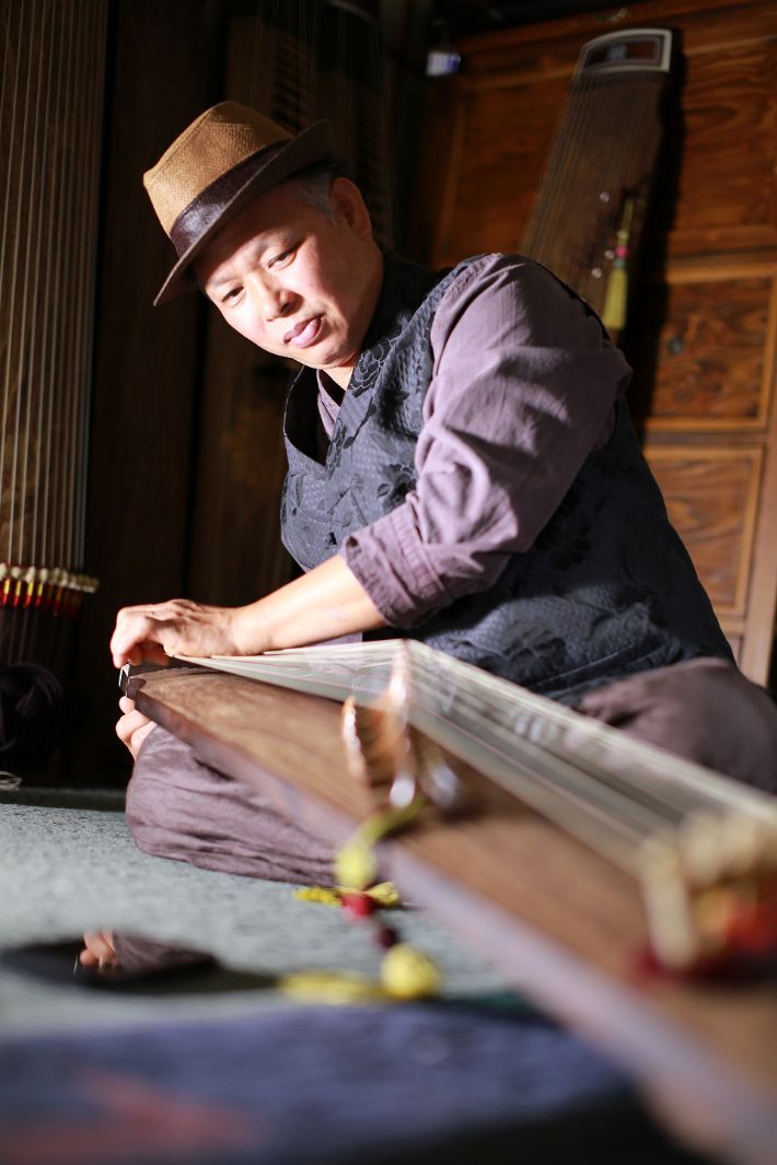 국가무형문화재 보유자로 인정을 받는 표태선 악기장. 대전시 제공