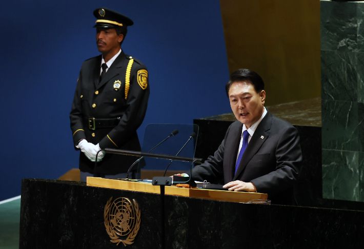 미국을 방문 중인 윤석열 대통령이 20일(현지시간) 뉴욕 유엔본부에서 열린 제78차 유엔총회에서 기조연설을 하고 있다. 연합뉴스