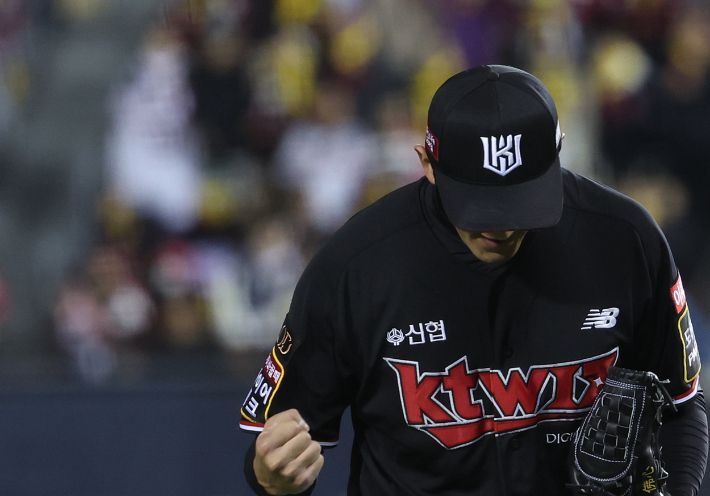 고영표 주먹 불끈. 연합뉴스