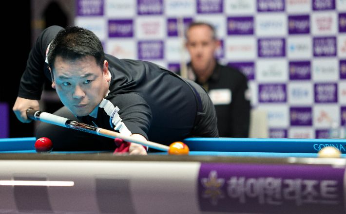 조재호가 '하이원리조트 PBA 챔피언십' 남자부 결승에서 샷을 구사하고 있다. PBA