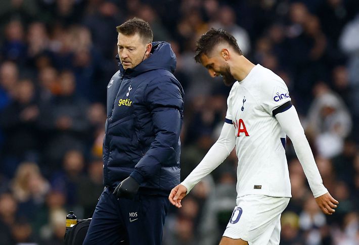 부상으로 이탈하는 로드리고 벤탕쿠르. 연합뉴스