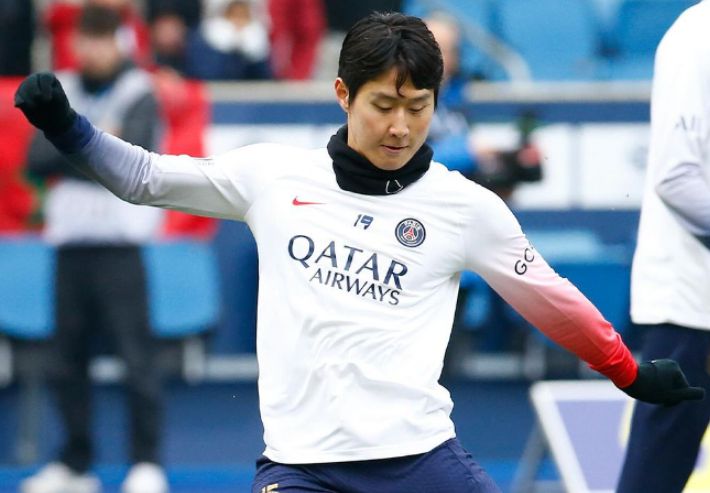 몸을 풀고 있는 이강인. PSG SNS 캡처