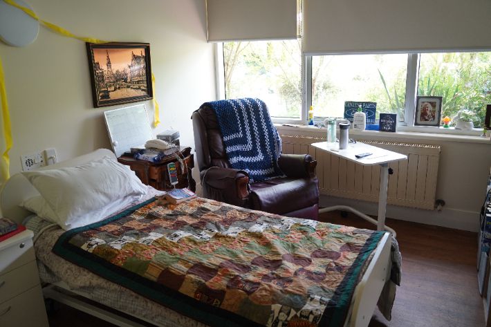 커크브레 내 요양시설(Aged Care)의 병실은 '1인실'이 원칙이다. 입소 전 사용하던 개인 물품과 사진 등을 곳곳에 비치해 '집'처럼 아늑한 느낌을 준다. 호주의 노인요양시설은 화재 등 유사시를 대비해 대부분 단층으로 지어진다. 보건복지부 공동취재단