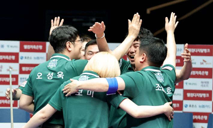 프로당구 팀 리그 역대 최장 9연승을 질주한 NH농협카드 선수들. PBA