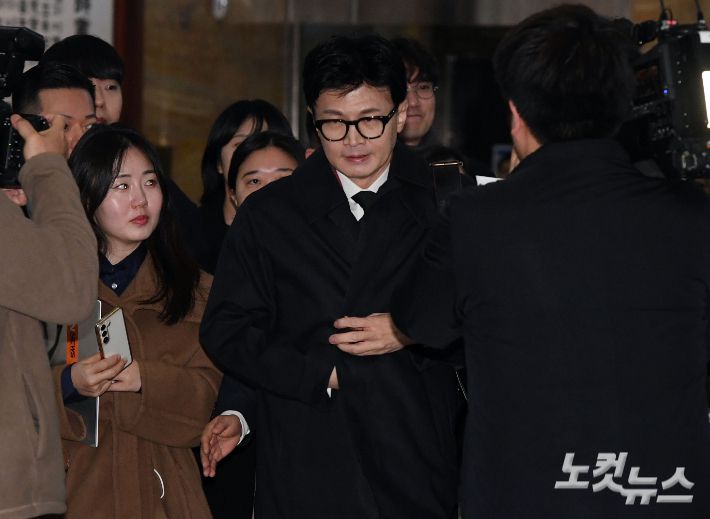 한동훈 법무부 장관이 6일 오후 국회에서 열린 국민의힘 정책의원총회에 참석하고 있다. 황진환 기자