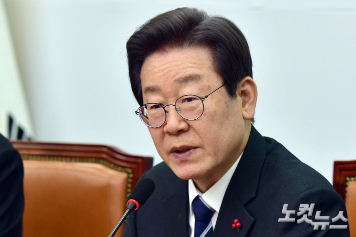 더불어민주당 이재명 대표가 지난 27일 서울 여의도 국회에서 열린 최고위원회의에서 발언을 하고 있다. 윤창원 기자