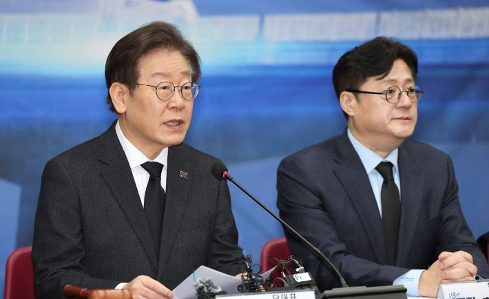 더불어민주당 이재명 대표가 5일 오전 광주 서구 김대중컨벤션센터에서 열린 현장 최고위원회의에서 발언하고 있다. 연합뉴스