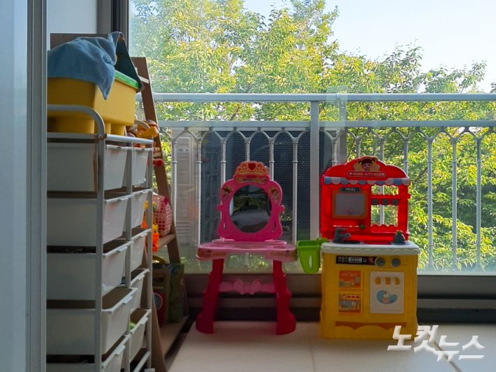 한 가정집에 있는 어린이 놀이기구. 정혜린 기자