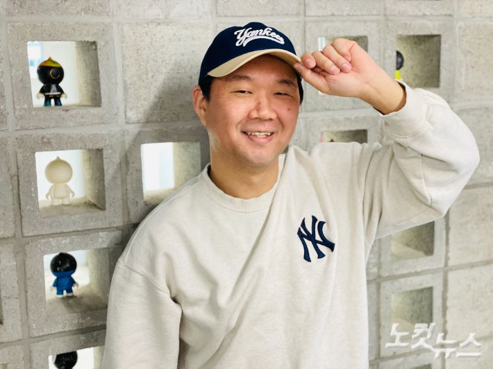 야구 만화 전문 황지성 웹툰 작가. 김민수 기자