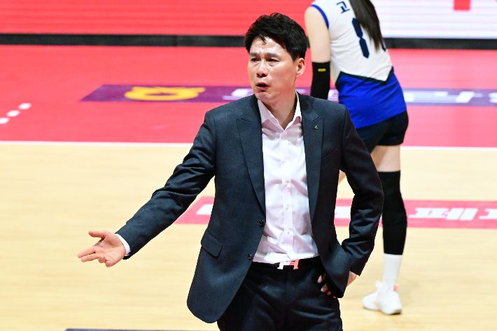 현대건설 강성형 감독. 한국배구연맹