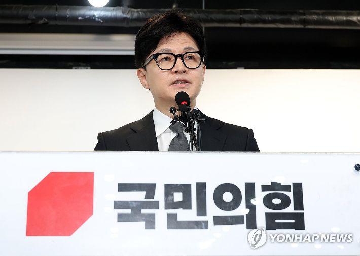 (서울=연합뉴스) 한종찬 기자 = 국민의힘 한동훈 비상대책위원장이 11일 서울 여의도 국민의힘 당사에서 제22대 국회의원 선거 관련 입장 발표를 하고 있다. 2024.4.11 [공동취재] saba@yna.co.kr 연합뉴스