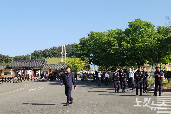 5·18 민주화운동 44주년 기념식이 18일 오전 국립 5·18 민주묘지에서 유족과 정부 주요 인사, 여야 정치권이 대거 참석한 가운데 엄수된다. 박성은 기자