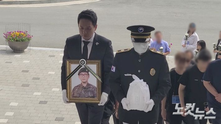 김정남 기자