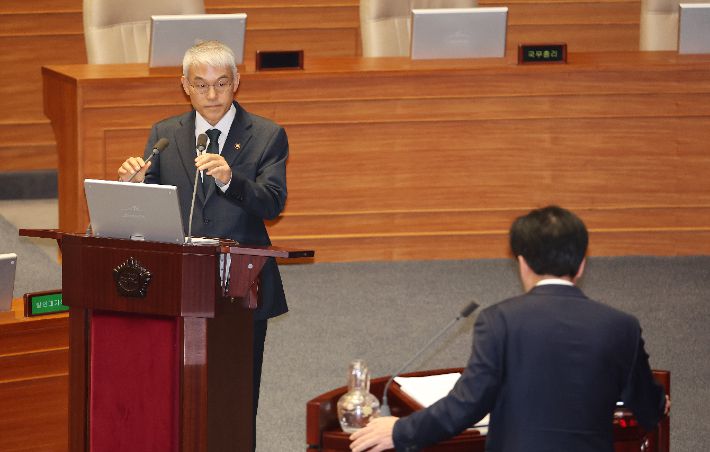 질의 경청하는 천대엽 법원행정처장. 연합뉴스