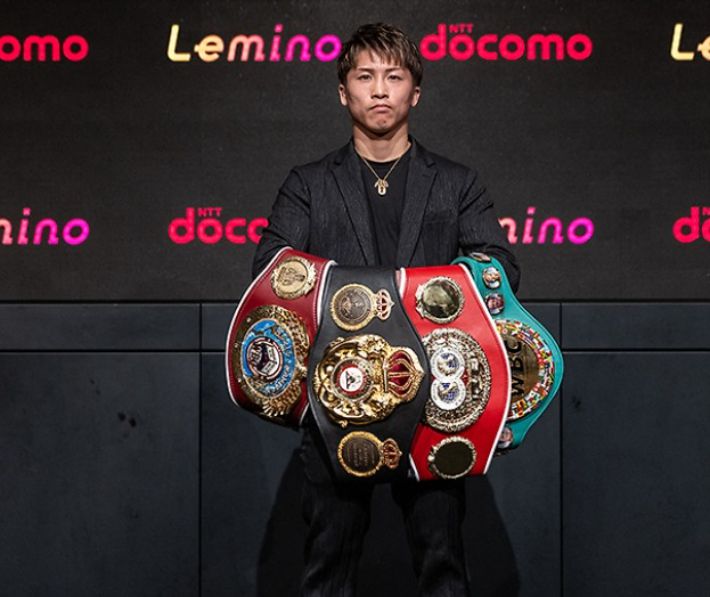 이노우에 나오야가 지난해 7월 일본 도쿄 기자회견에서 복싱 메이저 4대 기구의 챔피언 벨트를 들고 촬영을 했다. 연합뉴스