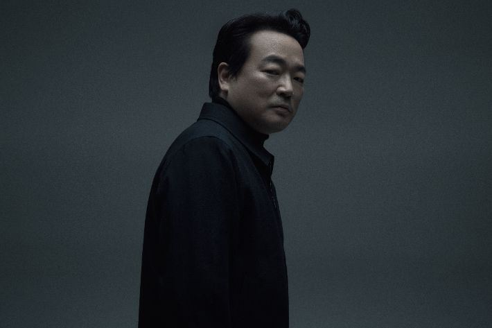 이서환의 아내는 '오징어 게임' 시리즈 섭외 제안을 받았을 때 되레 만류했다고 한다. 이서환은 "와이프는 요리사가 칼만 들어도 안 본다"며 "딱 봐도 험하니 안 하면 안 되겠냐고 하더라"고 웃었다. 넷플릭스 제공