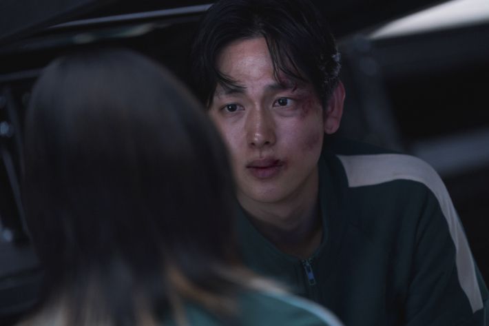 배우 임시완은 실제 코인 투자를 해봤다고 전했다. 그는 "시대의 흐름은 알아야  한다고 생각하고 있어서 발 담그는 정도만 한다"고 말했다. 넷플릭스 제공