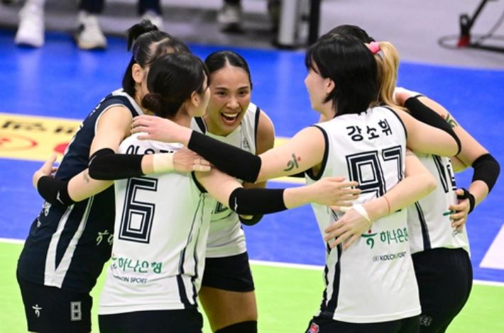 현대건설과 원정에서 득점한 뒤 기뻐하는 도로공사 선수들. 한국배구연맹