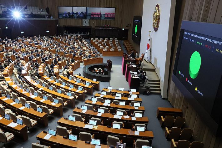 2023년 12월 28일 국회 본회의에서 '대장동 50억 클럽' 특검법이 통과되고 있다. 연합뉴스