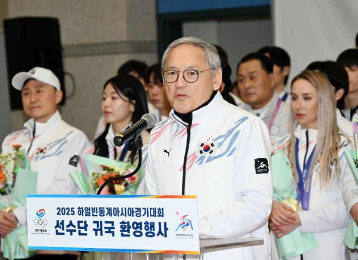 유인촌 장관이 선수단 환영 행사에서 인삿말을 하고 있다. 문체부