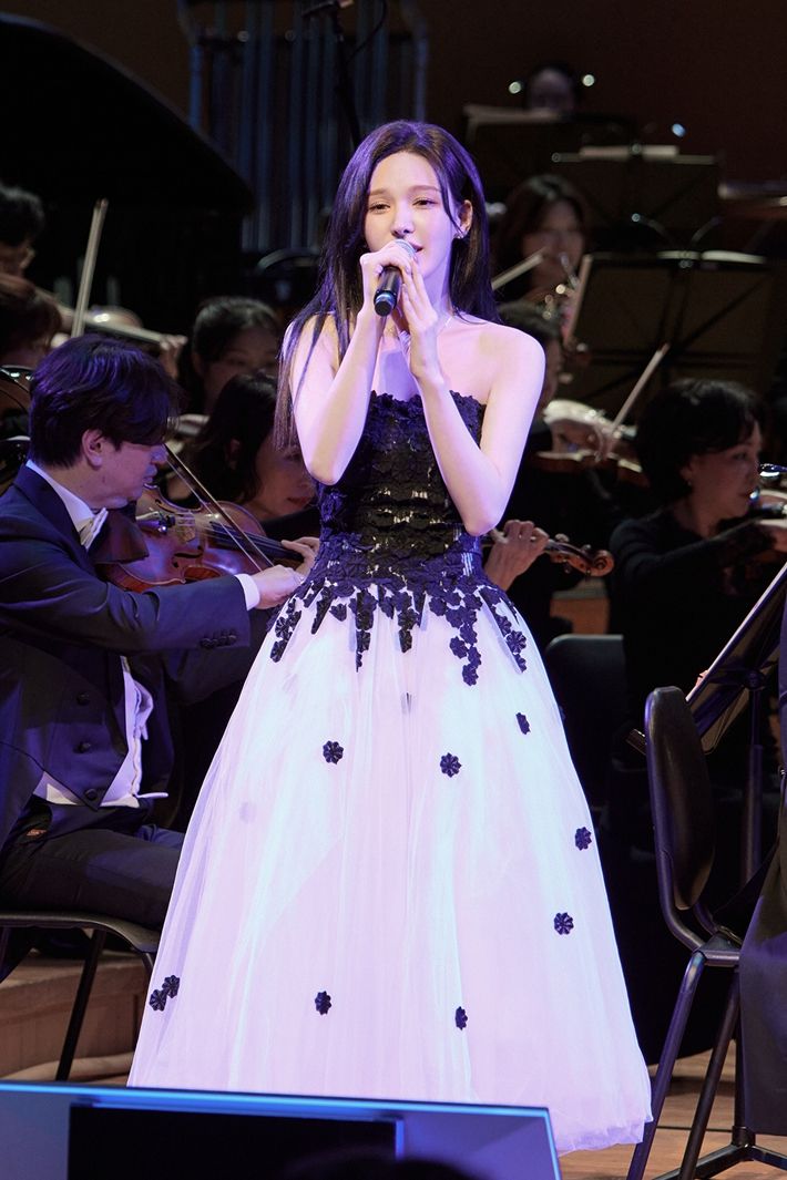 15일 롯데콘서트홀 공연에서는 레드벨벳 웬디가 출연해 '라이크 워터' '웬 디스 레인 스톱스' '버밀리언' 3곡을 가창했다. SM엔터테인먼트 제공