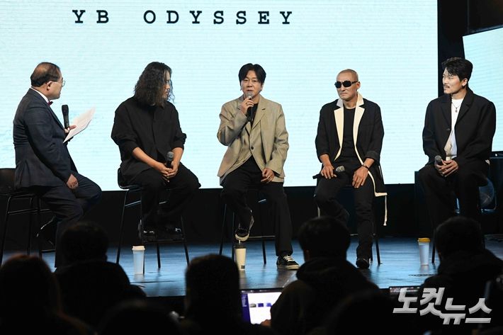 왼쪽부터 임진모 음악평론가, YB 멤버 허준, 윤도현, 김진원, 박태희. 박종민 기자