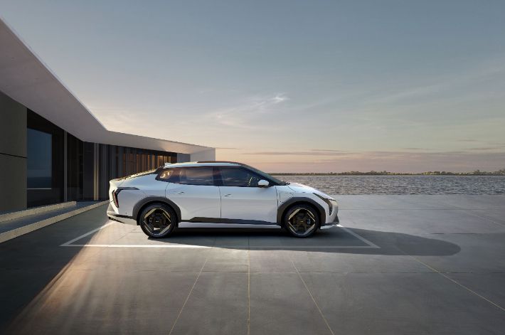 더 기아 EV4 외장. 기아 제공