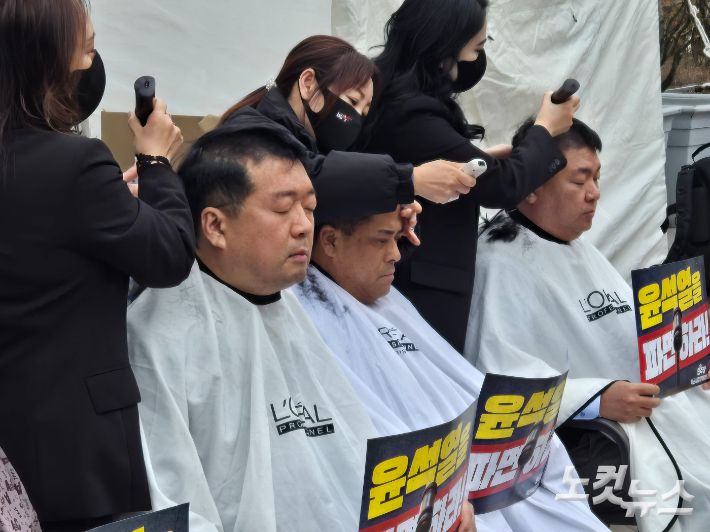 왼쪽부터 여석경 공동대표, 익산혁신회의 나갑주 공동대표, 서보훤 전북혁신회의 상임위원. 남승현 기자