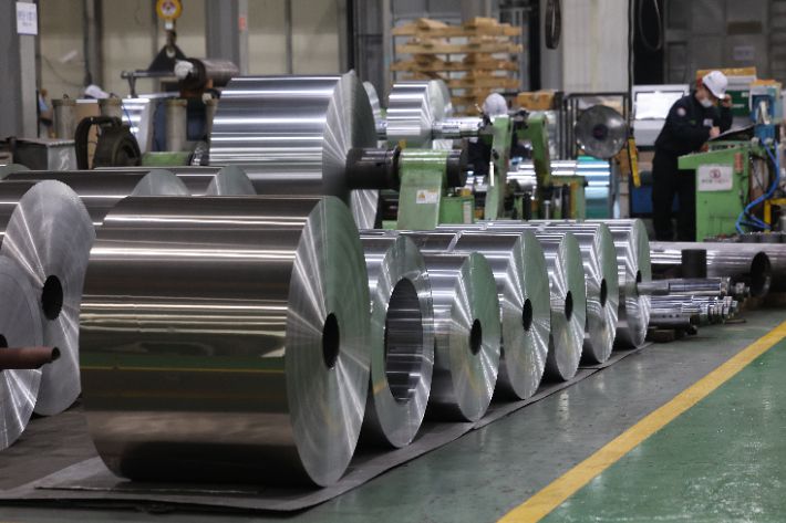 경기 화성시의 한 알루미늄 제품 제조업체 공장에 알루미늄 제품들이 놓여있다. 연합뉴스