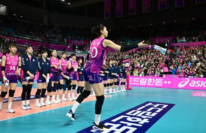 김연경. 한국배구연맹